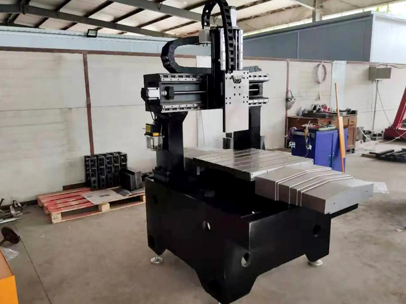 怎樣正確使用好小型模具雕銑機呢?