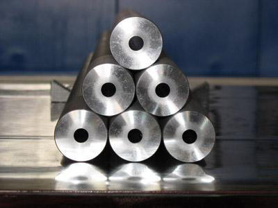 【深孔鉆機床加工】時為什么要用切削液，對于深孔鉆加工有哪些作用？